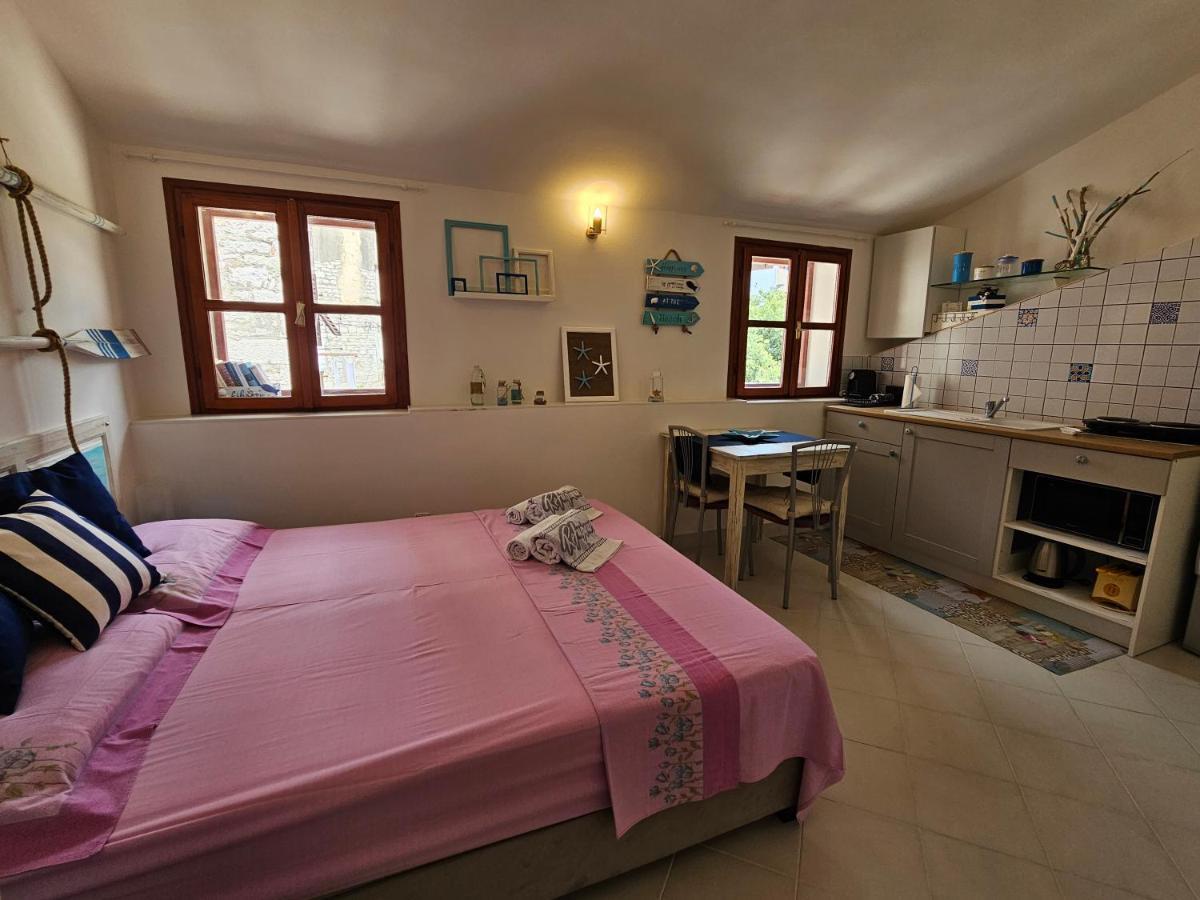 Studio Mare Fuori With Terrace Rovigno Esterno foto
